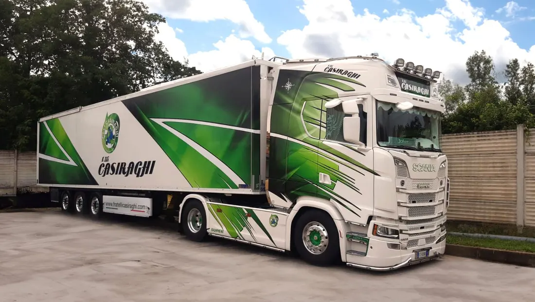 Autocarro Casiraghi in fase di scarico