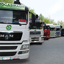 Autocarri Casiraghi schierati nel piazzale